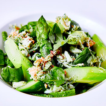 蟹とアスパラガスのジェノベーゼグリーンタリアテッレ